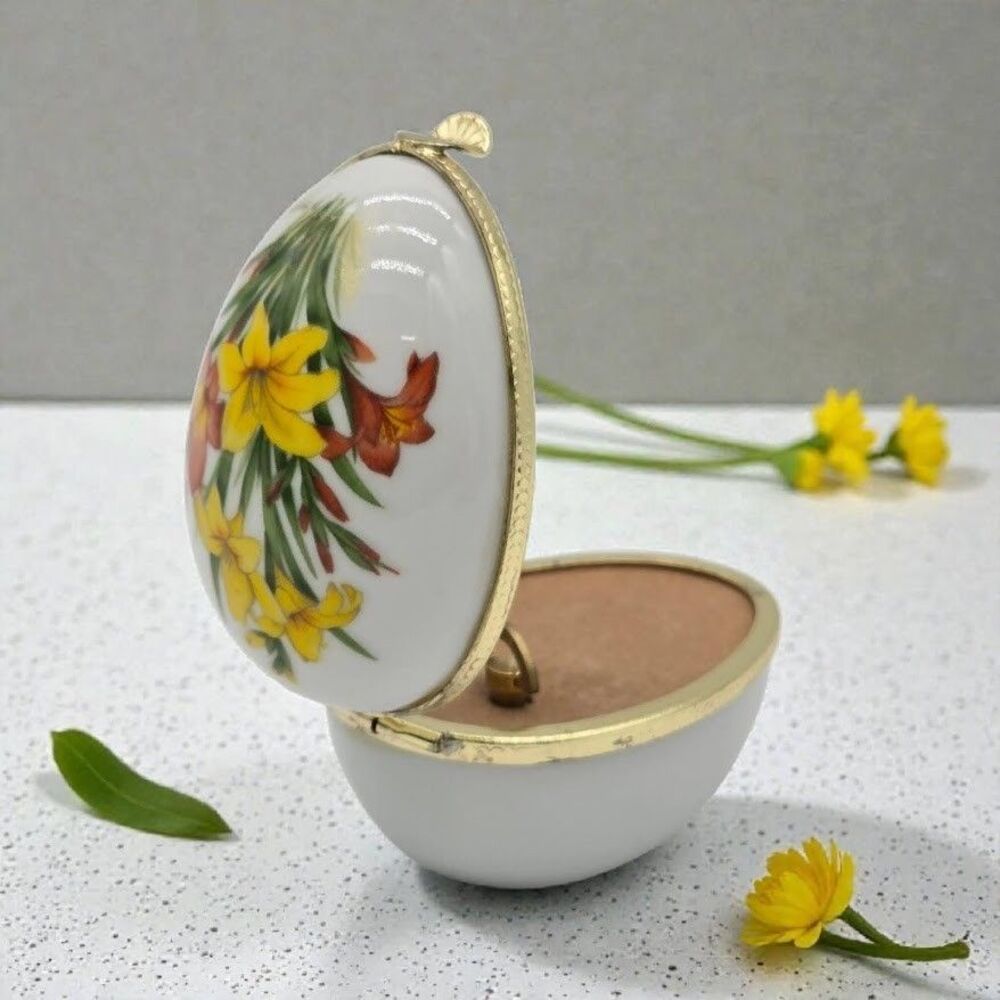 Hand‑painted VTG Japan Porcelain Sankyo Musical Egg Tchaikovsky Waltz of Flowers